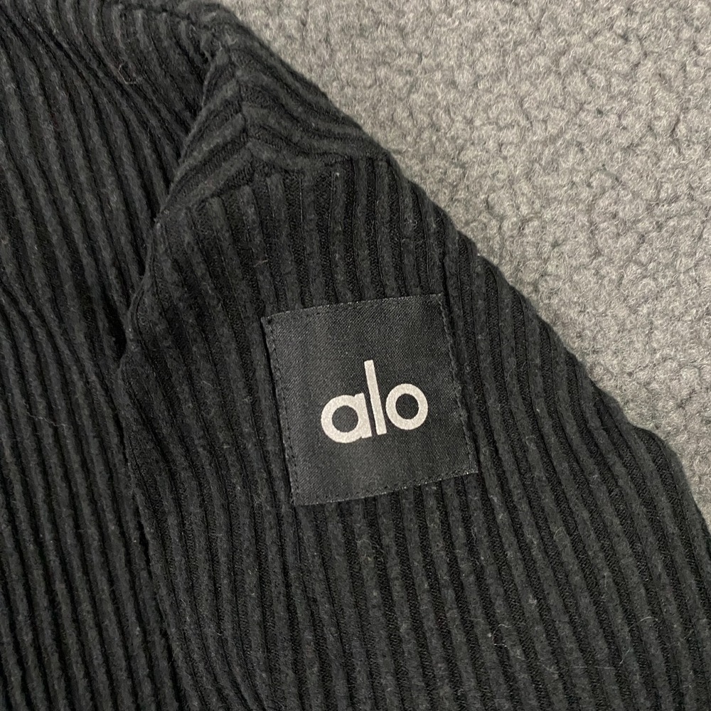 ALO Muse Ribbed V-Neck Pullover Top size Large Knit Crop Black Logo Sweater - Picture 2 of 10